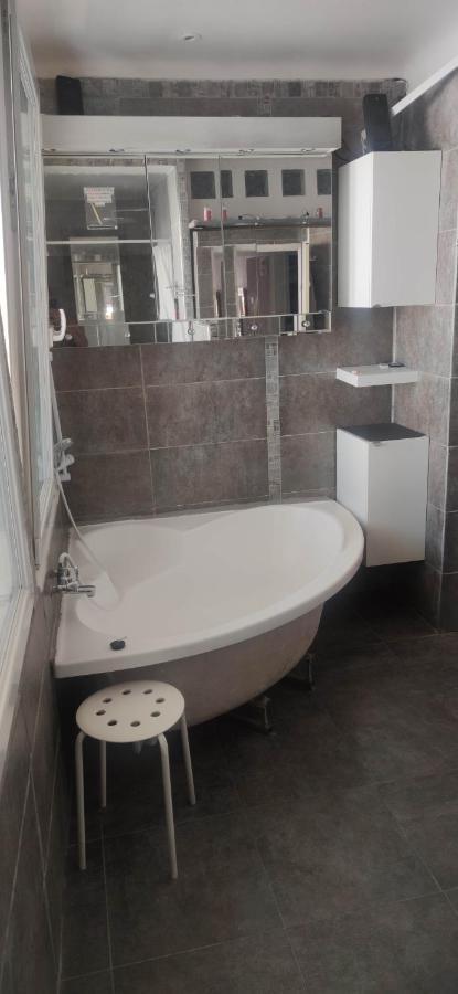 Logement Chambre Seul En Supplement Ou Dortoir Mixte Roquemaure  Dış mekan fotoğraf